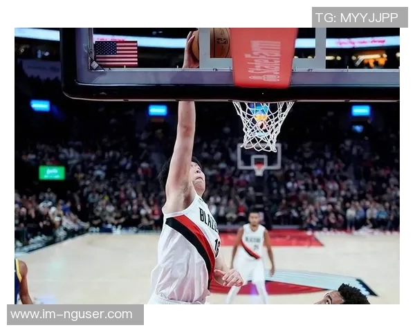 拓媒分析杨瀚森频繁尝试溜后门传球的战术效果与球队配合问题